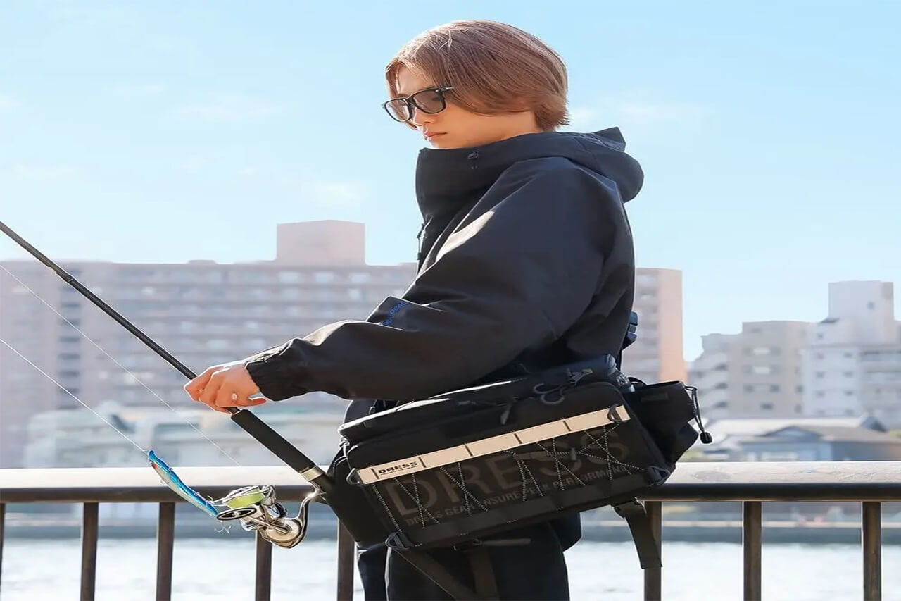 ｜「待ってた人も多いのでは？」「なんでも入るやん…」大容量の“オカッパリ”バッグが登場。専用設計だからこそ実現した実用性。