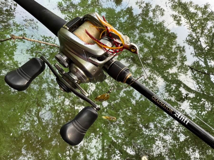 ｜【巻きの秋、到来】数も釣れてサイズも狙える。岸の達人が釣れる“巻き物ルアー”を公開！