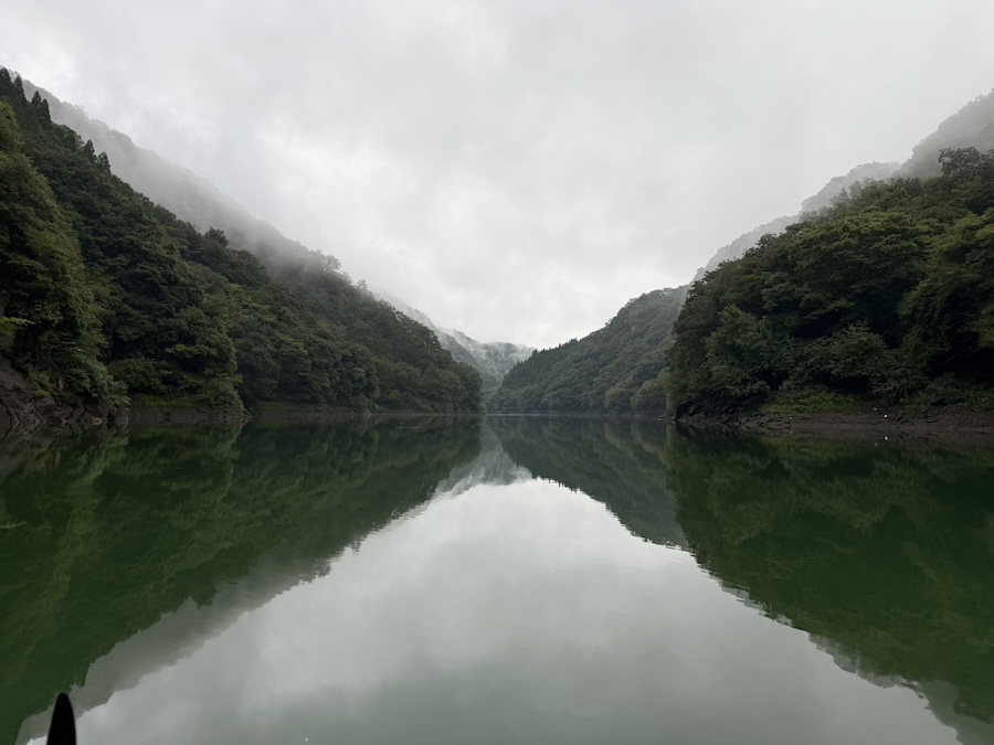 |ドタバタ展開でも釣果は上場! 「朝の上流シャロー、モチベの高い魚はトップで」マスターブラスタのダダ流しでグッドサイズ降臨
