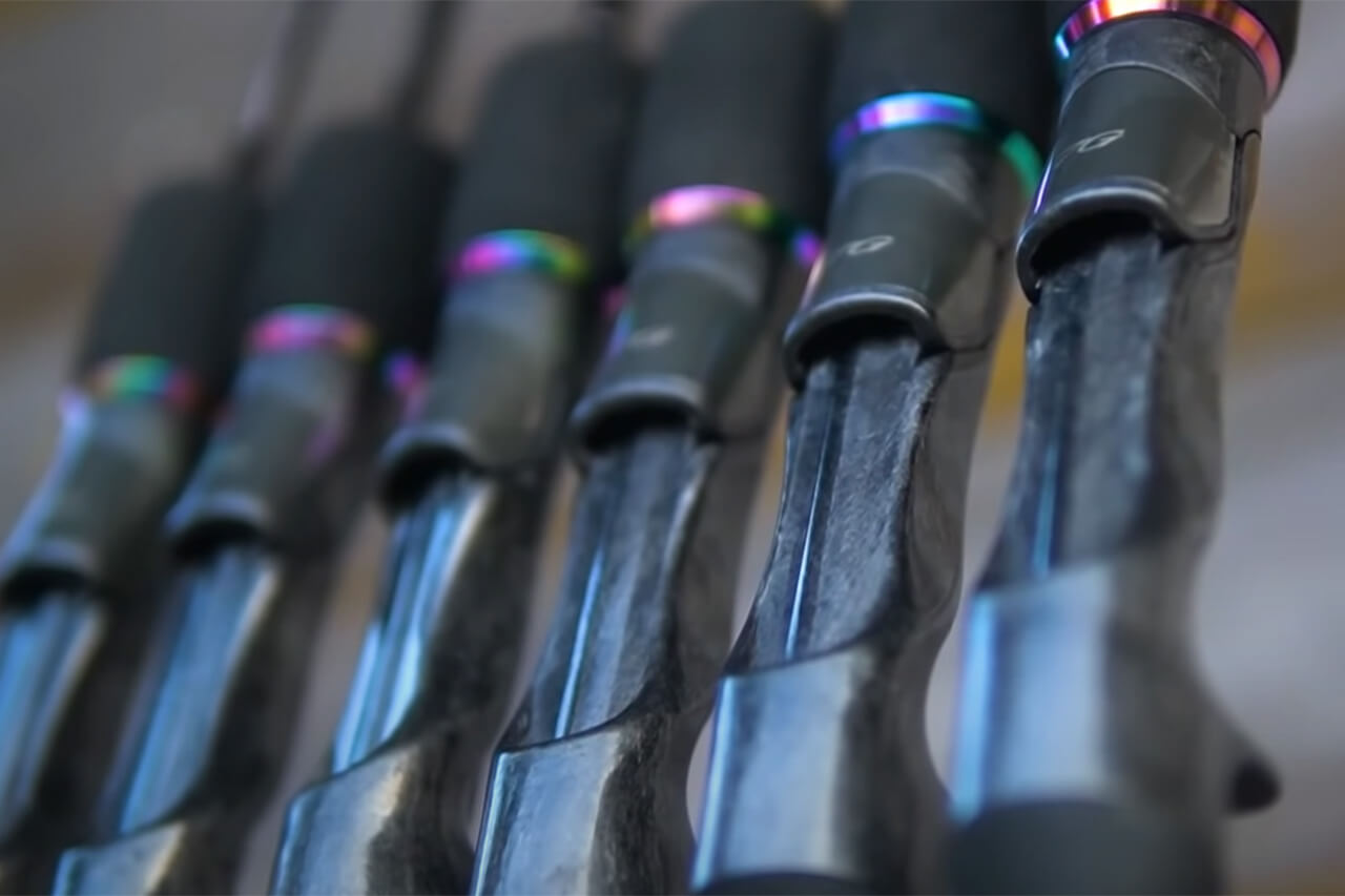 ｜【東レM40X採用】高弾性なのにしっかり曲がる。“感度”と“操作性”を追求しながら、曲げ込むほどパワーを発揮するスロージギングロッドが完成。