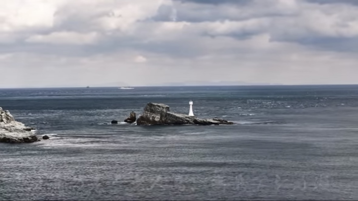 |「キタ!コレ!」“激流に浮かぶ無人島”の『大型魚』を狙った結果…。「水中映像がすごすぎ」「映像美だわ」などの反響多数!