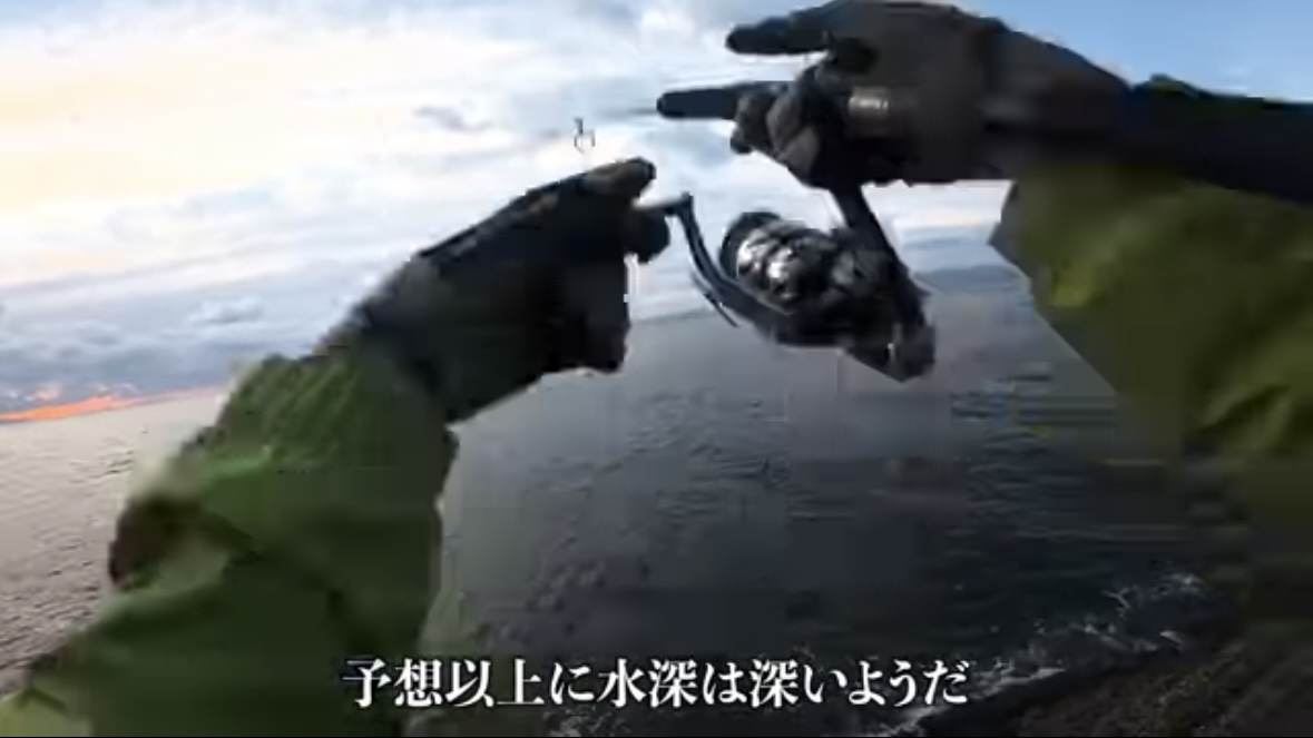 |「キタ!コレ!」“激流に浮かぶ無人島”の『大型魚』を狙った結果…。「水中映像がすごすぎ」「映像美だわ」などの反響多数!