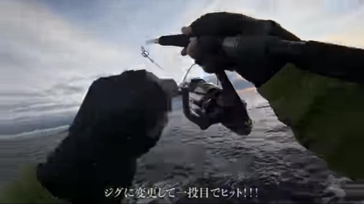 |「キタ!コレ!」“激流に浮かぶ無人島”の『大型魚』を狙った結果…。「水中映像がすごすぎ」「映像美だわ」などの反響多数!