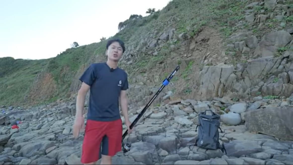 ｜「うわ、来た！ヤバい！」人の気配がない“秘境”で釣りをした結果。離島のポテンシャルがヤバすぎる。「この魚の巣になっているかもしれない…」