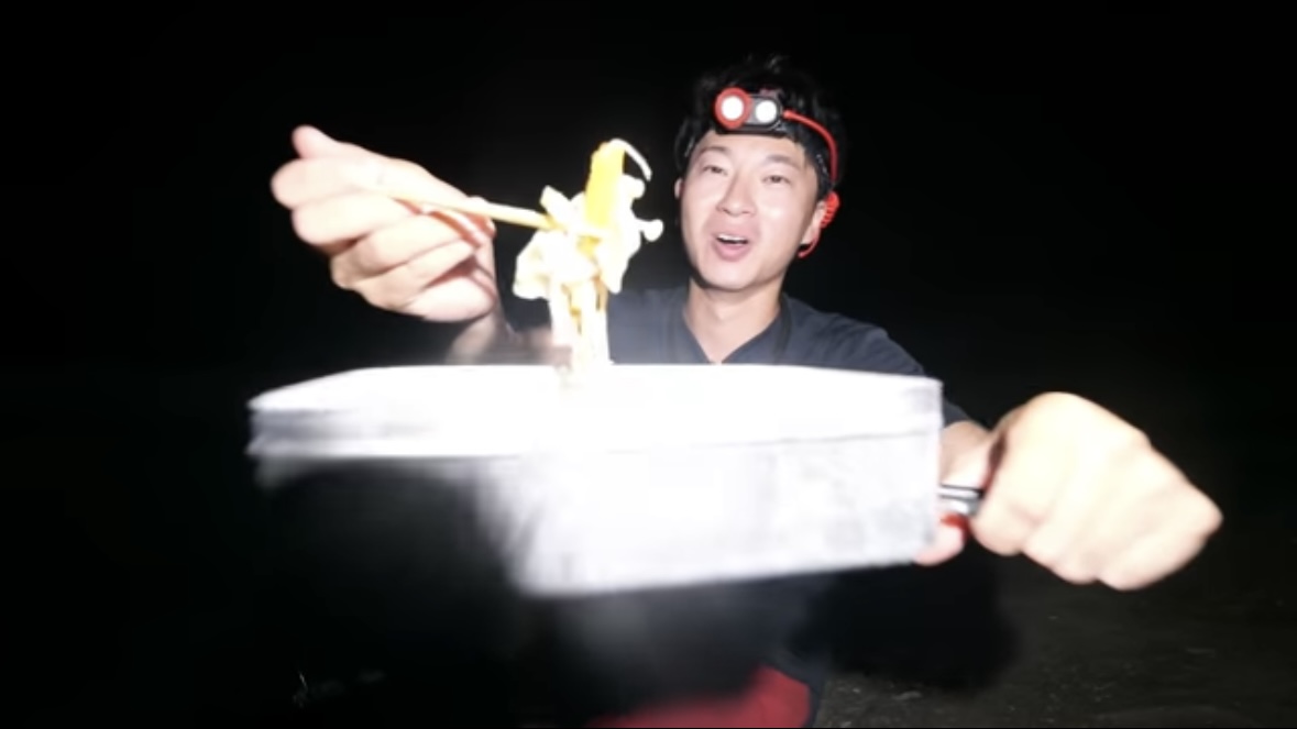 ｜「うわ、来た！ヤバい！」人の気配がない“秘境”で釣りをした結果。離島のポテンシャルがヤバすぎる。「この魚の巣になっているかもしれない…」