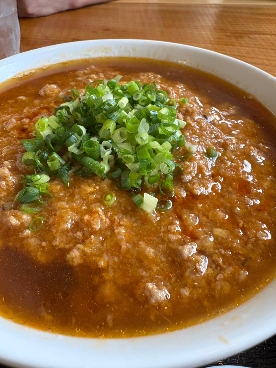 |「えっ…マジで? めっちゃ釣れる…」アオリイカがヤバい! 女性漁師が良型のイカをキャッチ!