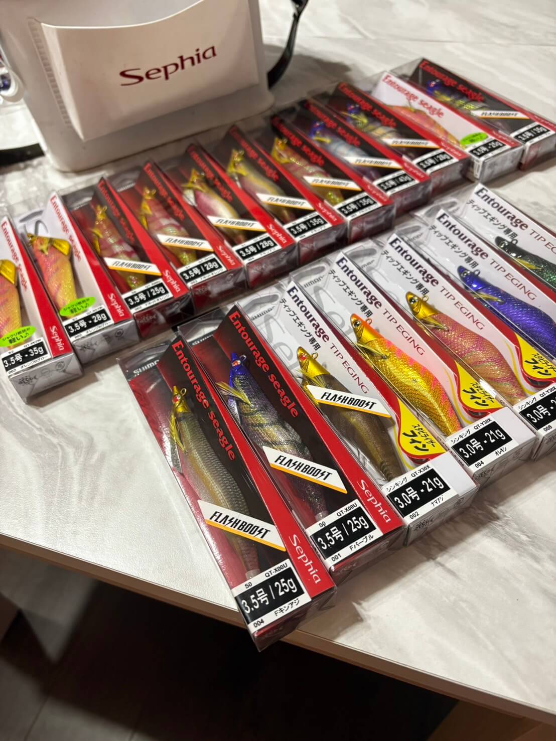 |「えっ…マジで? めっちゃ釣れる…」アオリイカがヤバい! 女性漁師が良型のイカをキャッチ!