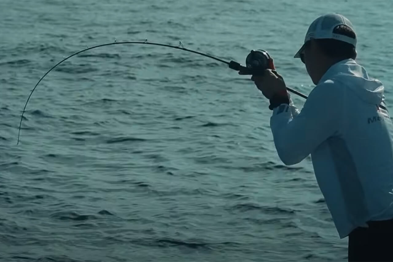 ｜【東レM40X採用】高弾性なのにしっかり曲がる。“感度”と“操作性”を追求しながら、曲げ込むほどパワーを発揮するスロージギングロッドが完成。