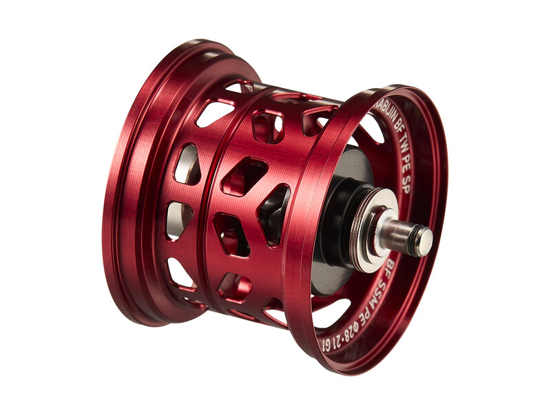 ｜「この赤色はっ！」DAIWAから登場する新型リール。イメージカラーをボディに採用し、『SSマグフォース』などを搭載。“超軽量ルアーに特化”した1台に。