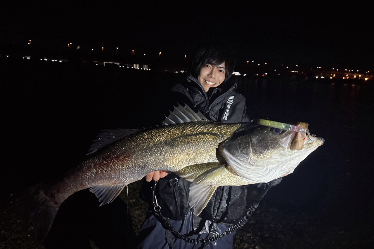 |「ヒットルアーはコレです」ランカー降臨!東京ベイエリアでコノシロ祭り開幕か!?【週刊・東京湾シーバス情報】