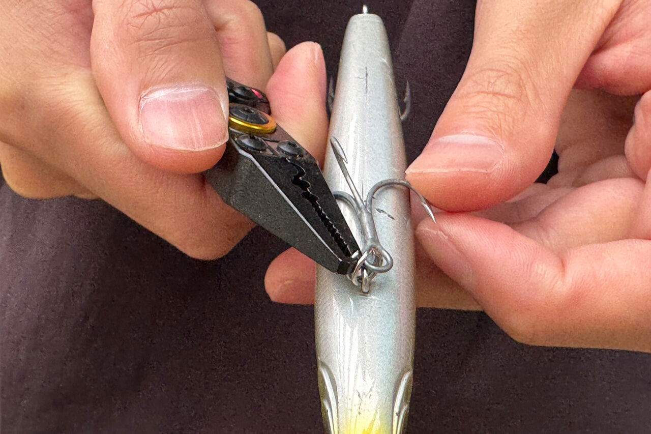 ｜「予想以上だったわ」「このギア感がたまらない…」指先でつまめるサイズなのに『機能満載』なプライヤーが良すぎた件。