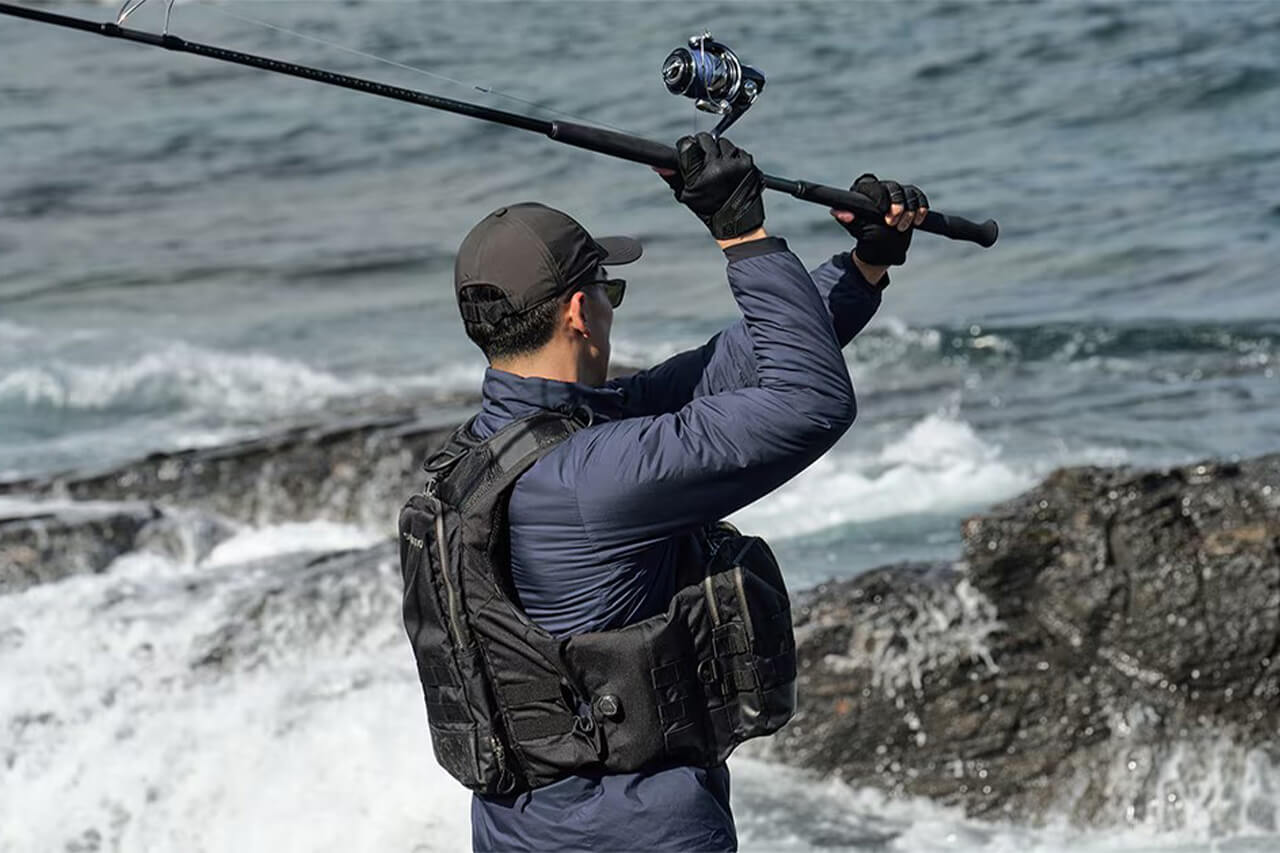 ｜【秋冬新製品】シマノから登場する防寒ウェアに帝人フロンティアの『エアロカプセル®』を採用。動きやすさと保温力に優れた一着に。