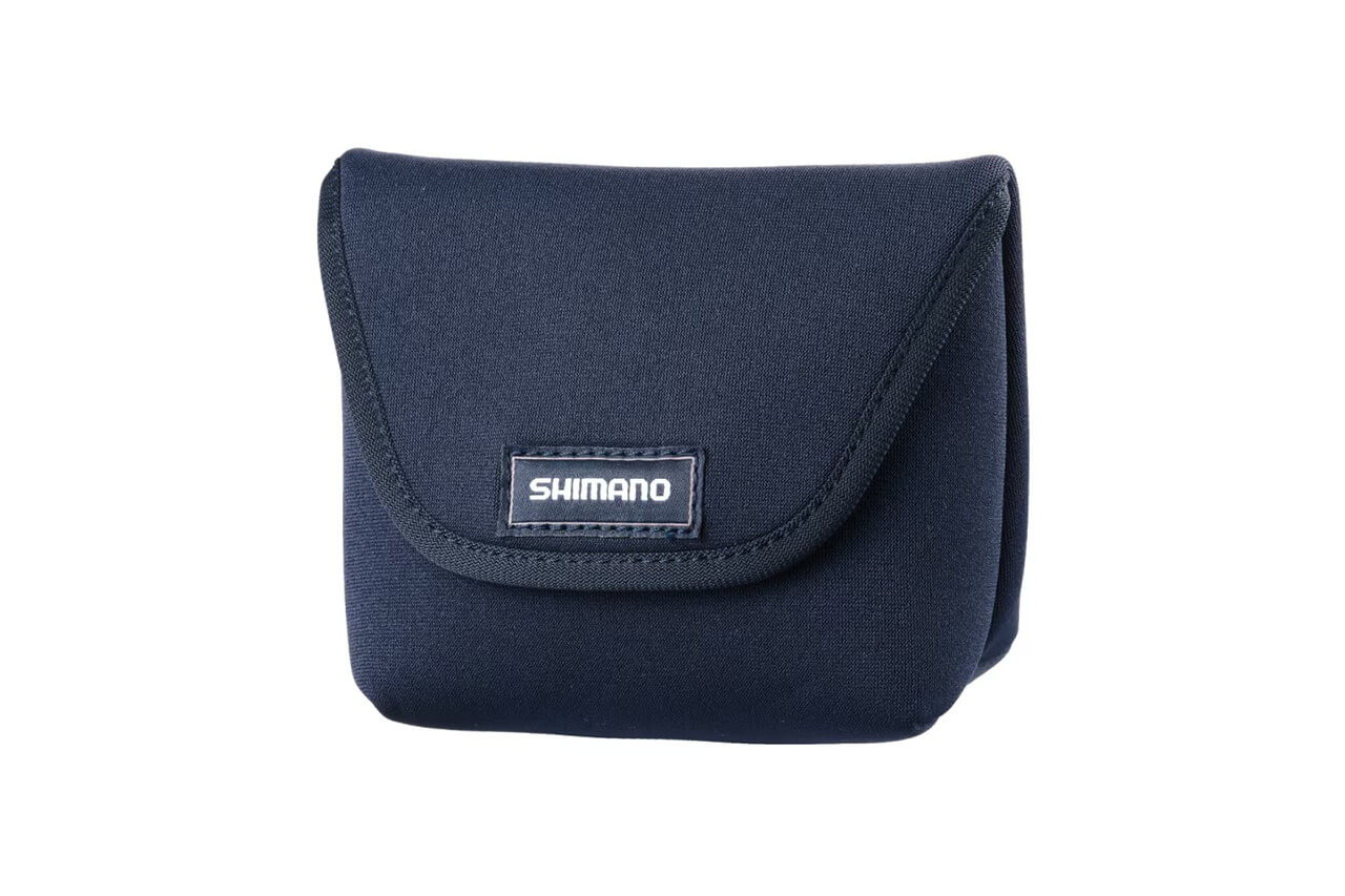 ｜あなたのスプールをしっかり守る。大手のシマノがこだわりを詰め込んだ『専用ケース』が登場。水を通さず、衝撃から保護する合成ゴム採用で持ち運びも安心。