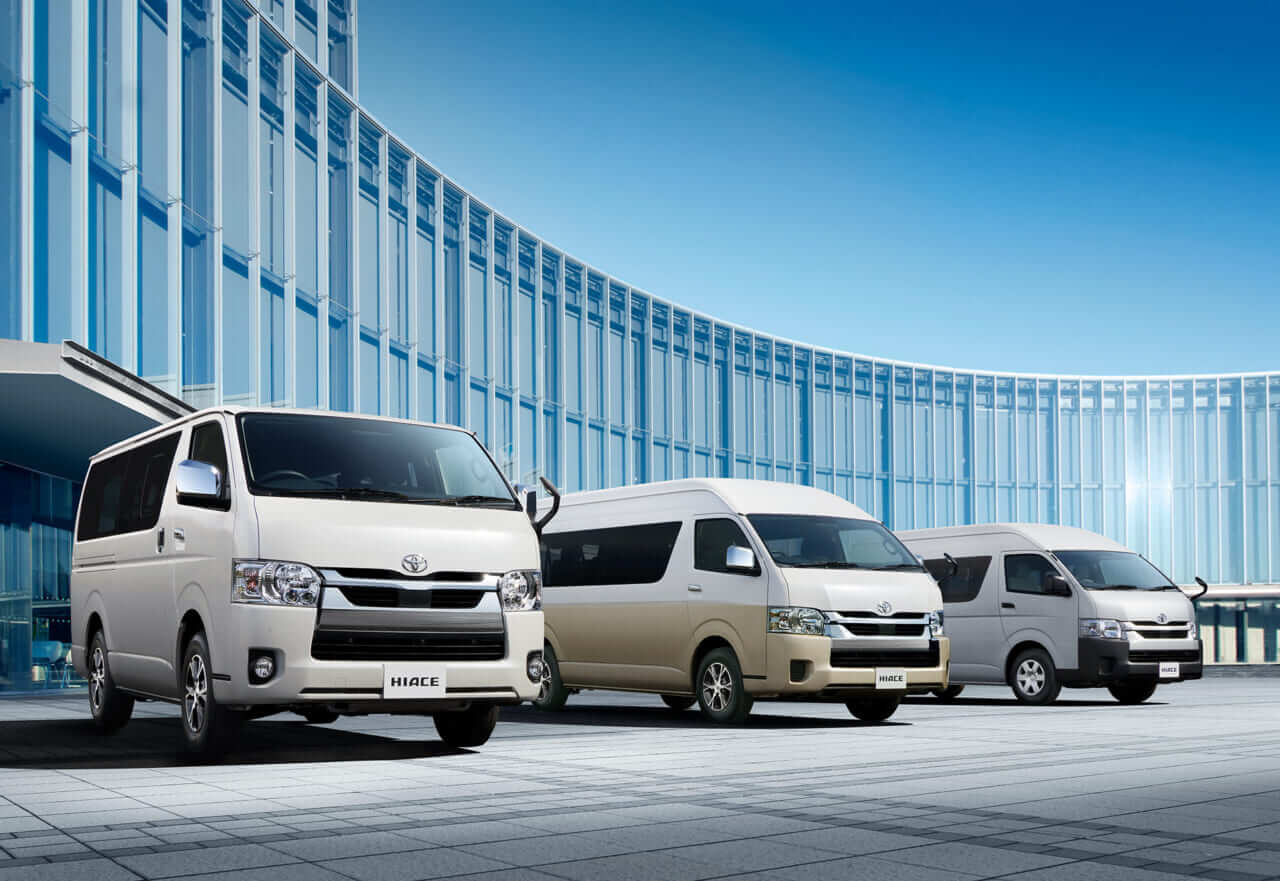 ｜「これがトヨタ車なの？」「可愛すぎ」“オシャブルー”に身を包んだハイエース。まるで移動する『アスレチック』のような雰囲気に。