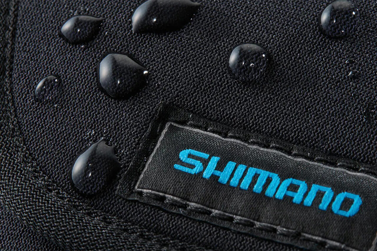 ｜あなたのスプールをしっかり守る。大手のシマノがこだわりを詰め込んだ『専用ケース』が登場。水を通さず、衝撃から保護する合成ゴム採用で持ち運びも安心。