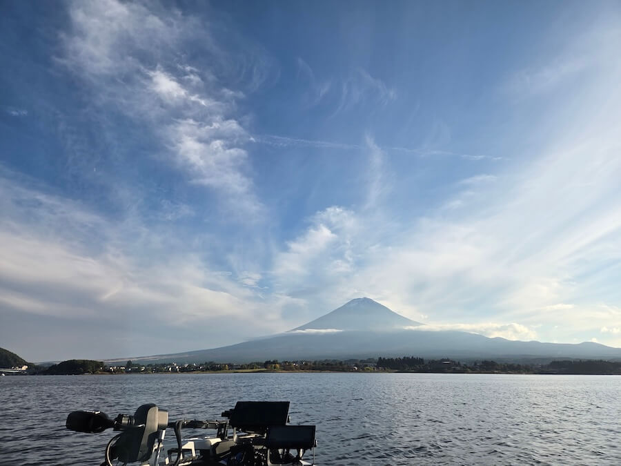 |「いよいよデカバスだけが狙えるシーズンに」冬目前の寒さだけど激アツな釣り、ありますよ! ウィードの状態は良好です!