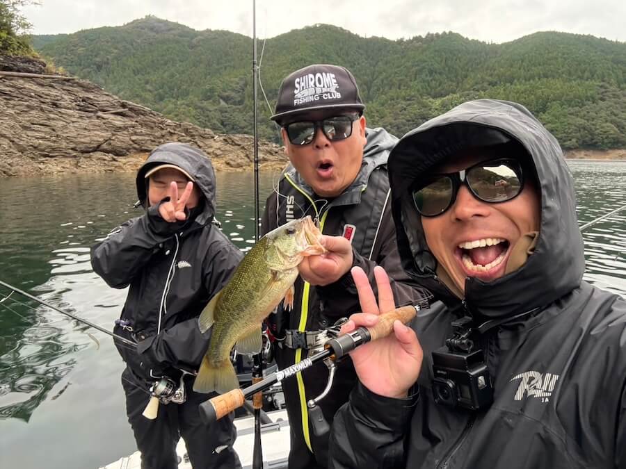 |爆雨+気温低下、バスのレンジはバラバラでショートバイト…。これが秋の難しさ。そんな中でも釣り勝てるルアーとは?