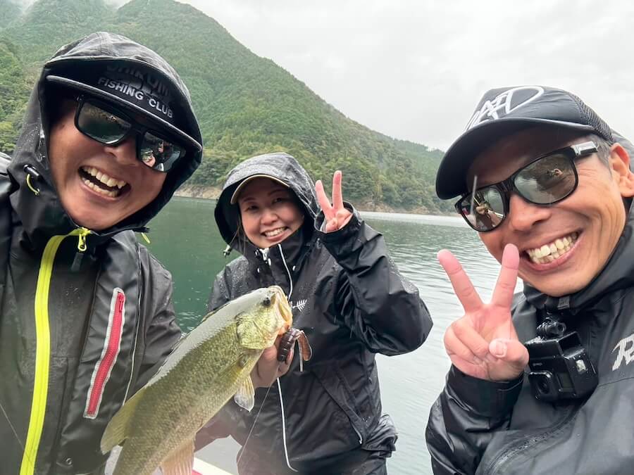 |爆雨+気温低下、バスのレンジはバラバラでショートバイト…。これが秋の難しさ。そんな中でも釣り勝てるルアーとは?