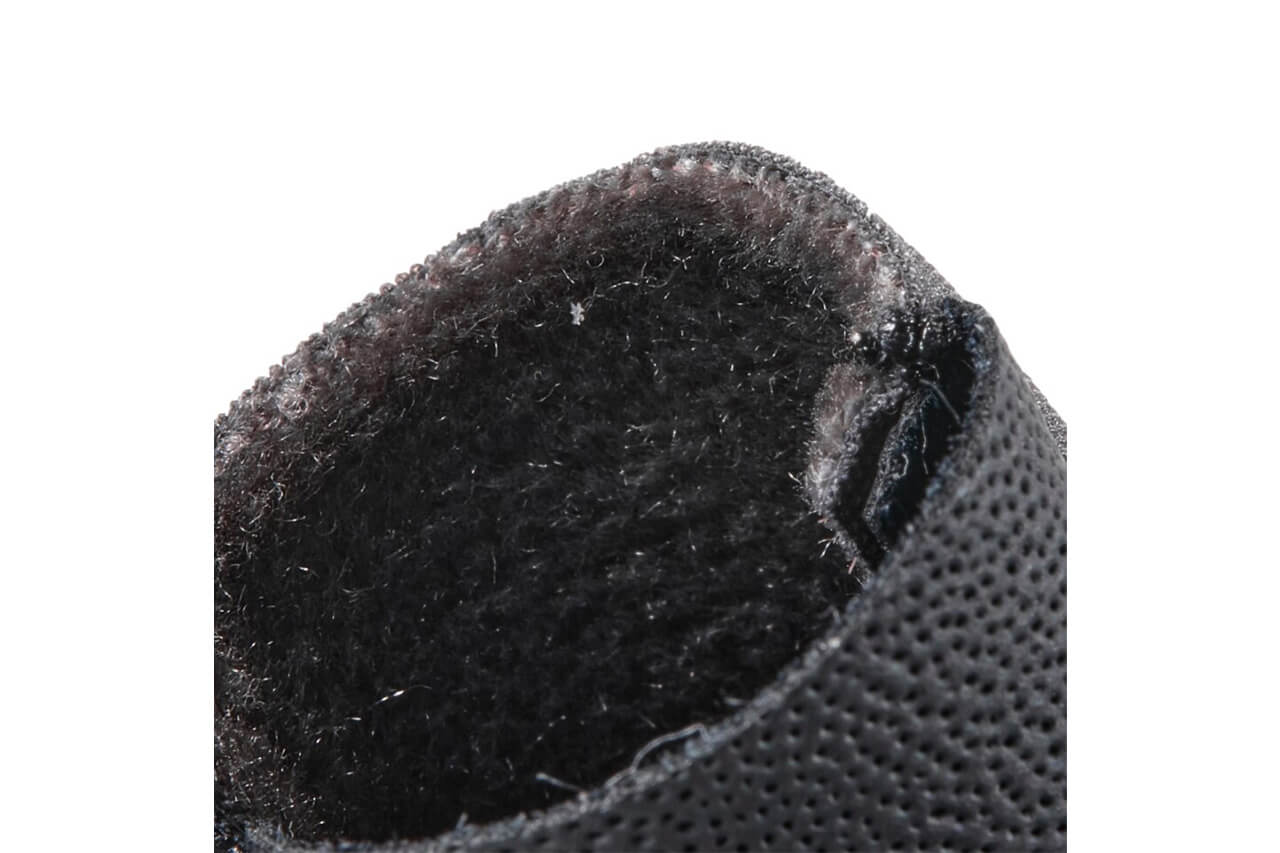 ｜シマノから登場する“釣り専用”グローブ。しっかりと保温しながらも透湿素材で蒸れない快適性。3本抜き仕様で操作性も抜群に。