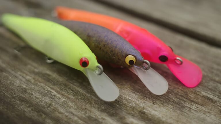 「イロモノ」スイッチオン！“韋駄天ダート”で捕食本能を刺激。使い手を選ばないトラウト用ダートミノーがシマノから登場。