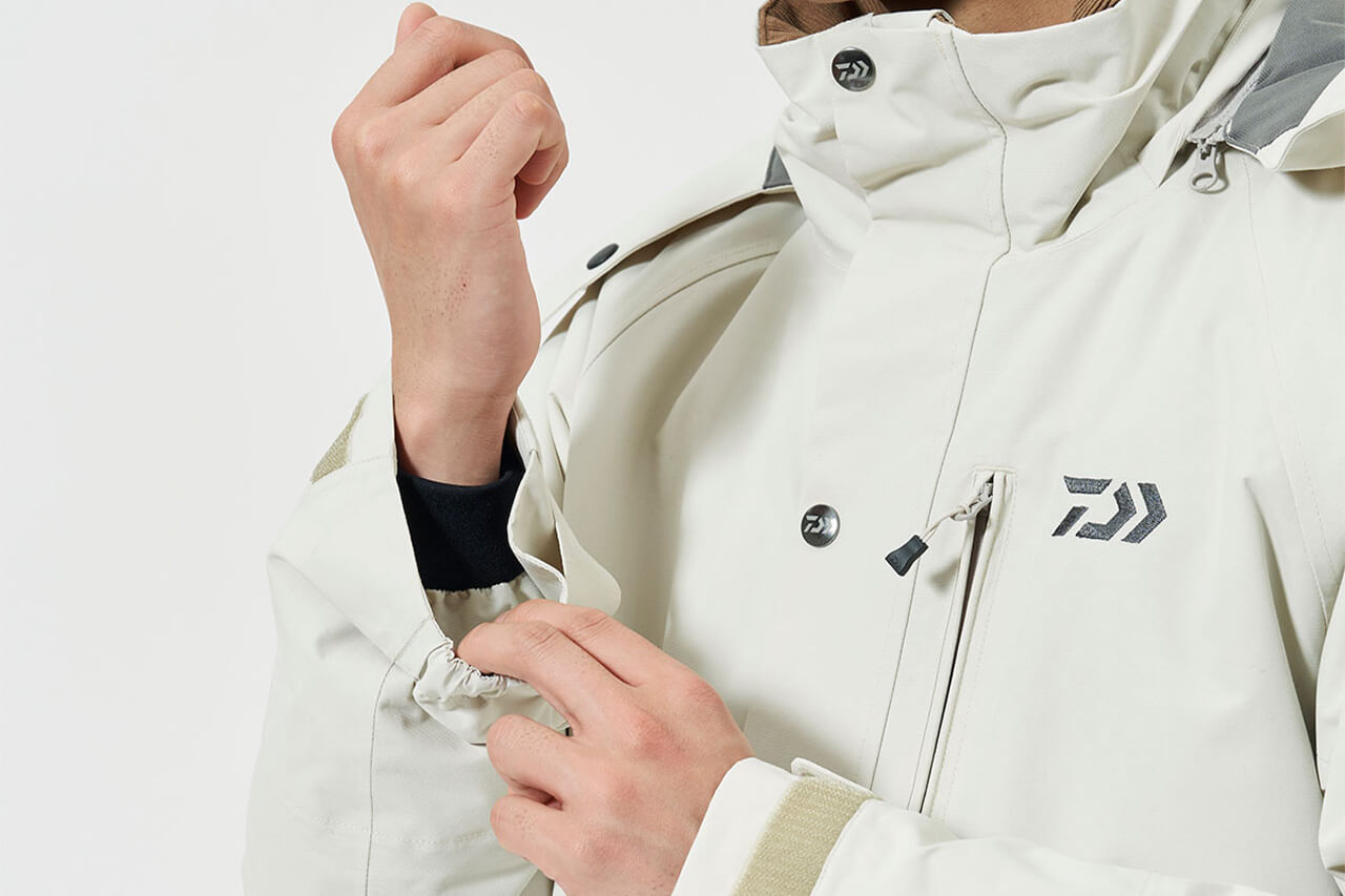｜防寒着で迷っているならコレが最適解かも？DAIWAの最新ウインタースーツがセットアップで3万円台。「RAINMAX®」採用で防水対策もバッチリ。