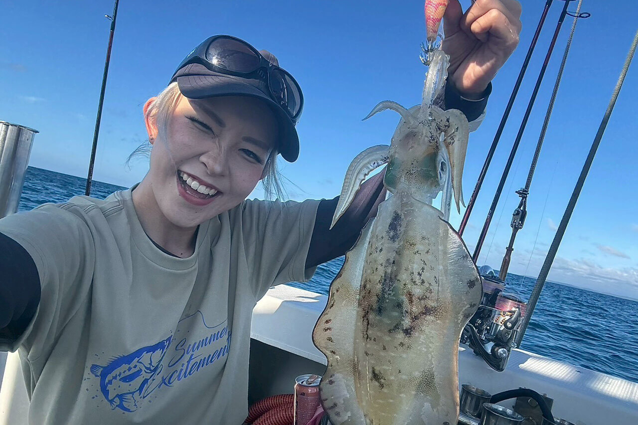 ｜「ドキドキ感がクセになる…」遊漁船で中乗りとして活躍する清水彩香が、ティップエギングの魅力を解説！