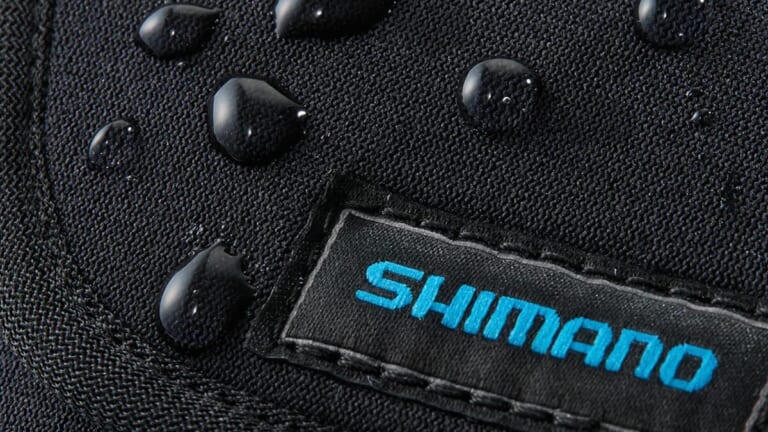 あなたのスプールをしっかり守る。大手のシマノがこだわりを詰め込んだ『専用ケース』が登場。水を通さず、衝撃から保護する合成ゴム採用で持ち運びも安心。