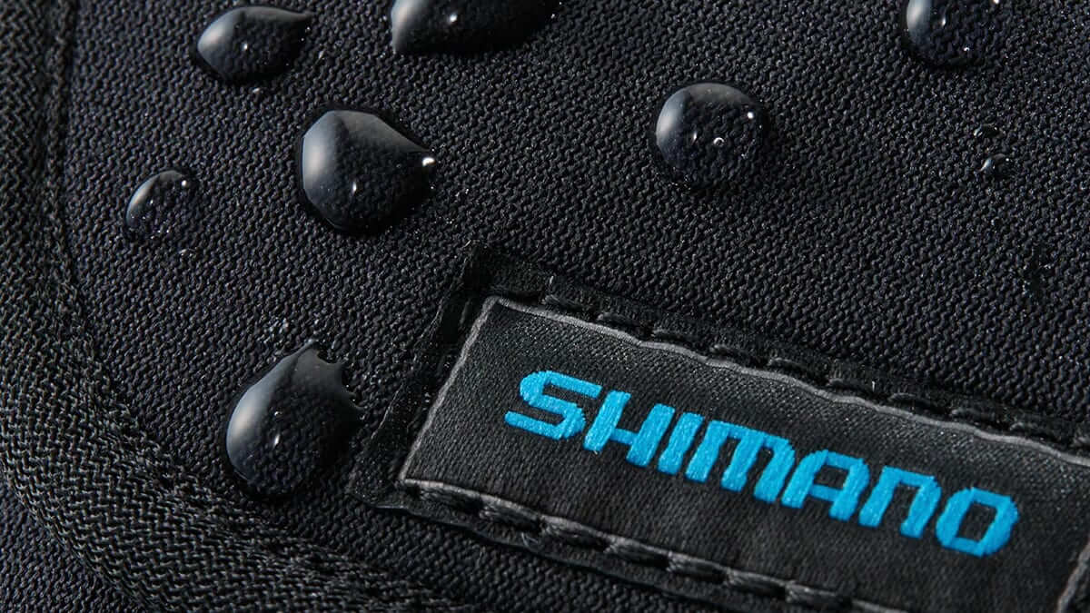 ｜あなたのスプールをしっかり守る。大手のシマノがこだわりを詰め込んだ『専用ケース』が登場。水を通さず、衝撃から保護する合成ゴム採用で持ち運びも安心。