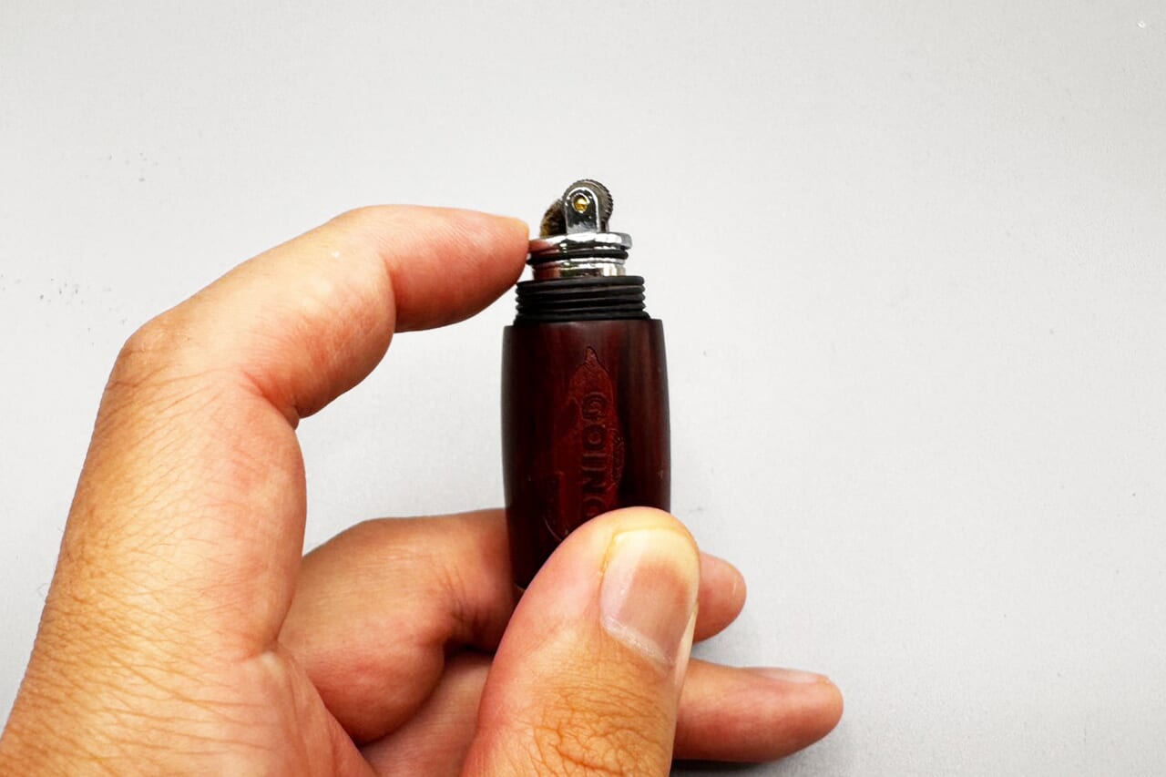 |「高級感凄い」「これが二千円で買える」老舗ライターメーカーの『オイルライター』を買ってみた。