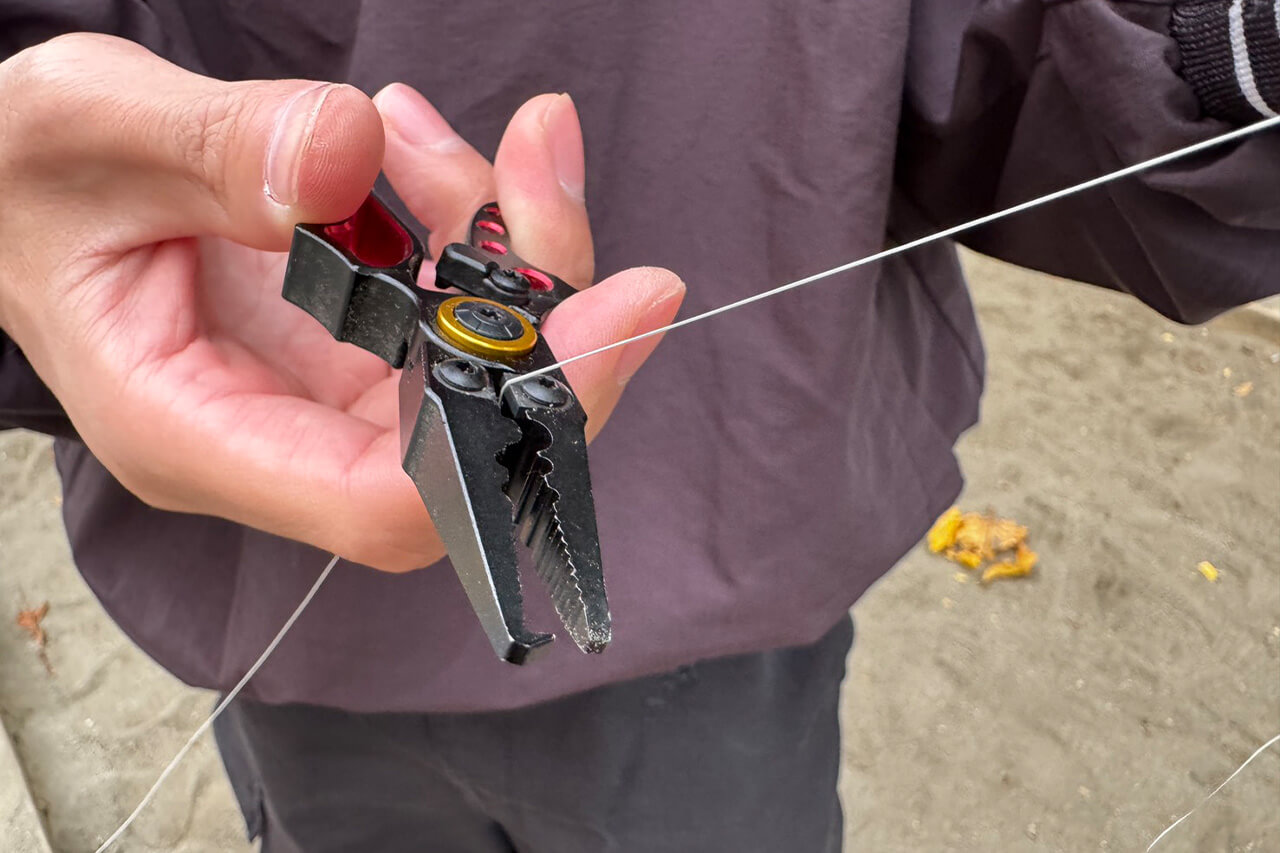 ｜「予想以上だったわ」「このギア感がたまらない…」指先でつまめるサイズなのに『機能満載』なプライヤーが良すぎた件。