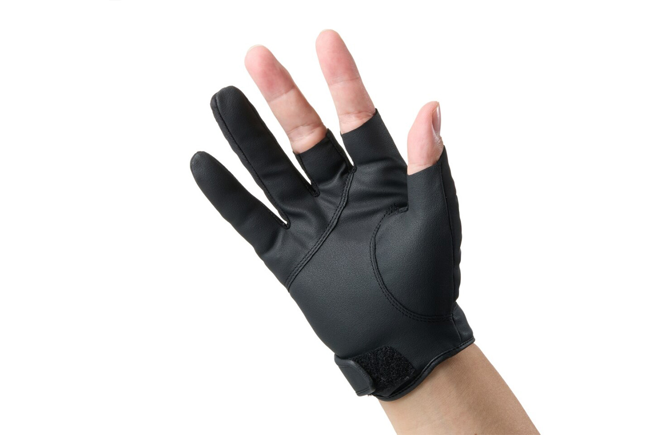 |シマノから登場する“釣り専用”グローブ。しっかりと保温しながらも透湿素材で蒸れない快適性。3本抜き仕様で操作性も抜群に。