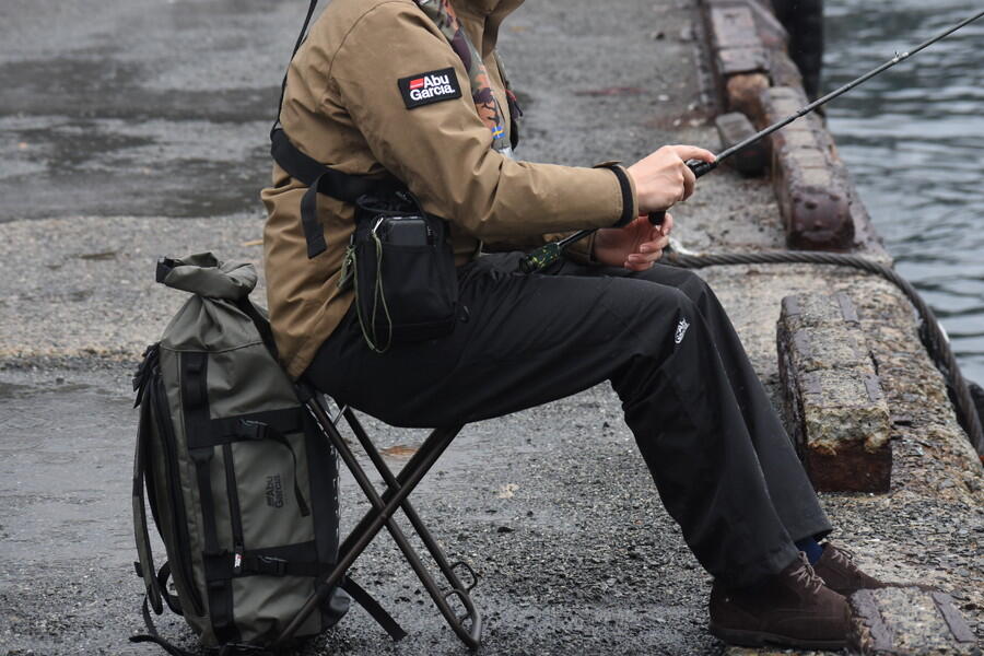 ｜「椅子です」「バッグです」「「合体!!」」超便利な椅子バッグが7700円→48％引きで買える！