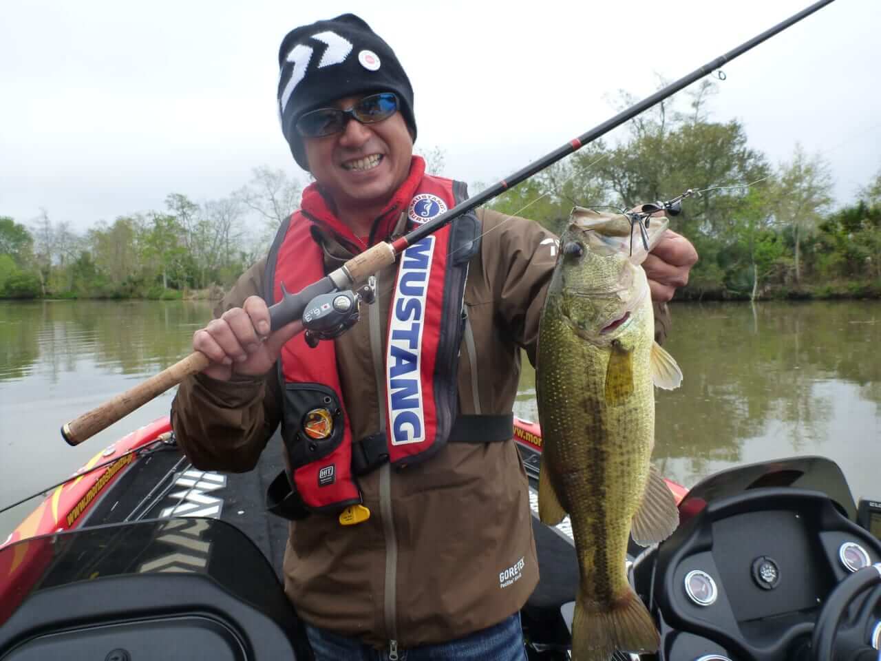 画像 No.0/10] 『バス釣り上達100のヒント』CH.13「秋は巻き物って