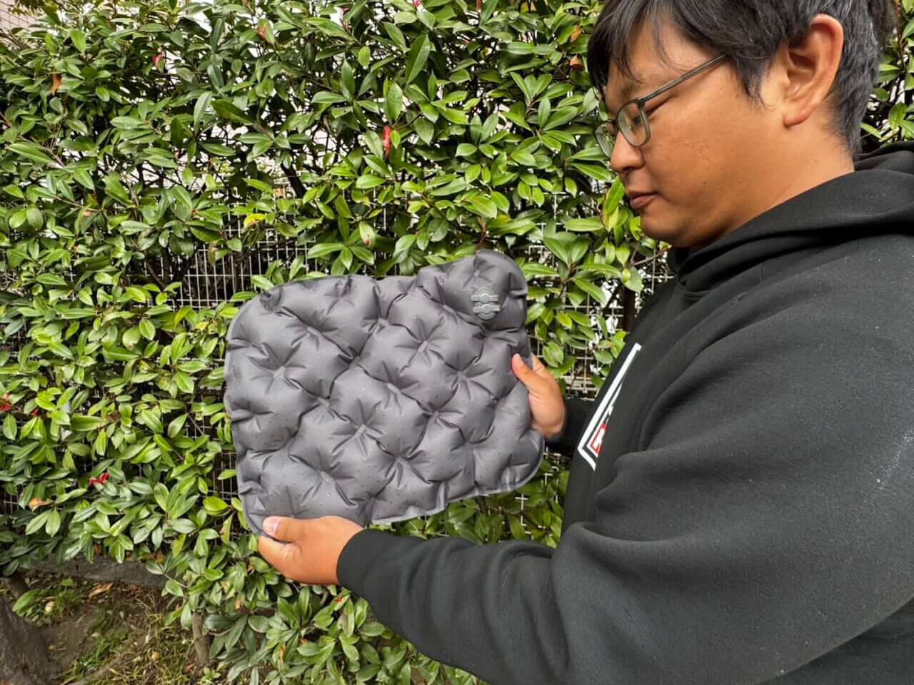 ｜【Amazonベストセラー！】ポケットサイズなのにお尻が幸せ！一瞬で膨らむフカフカクッション!!