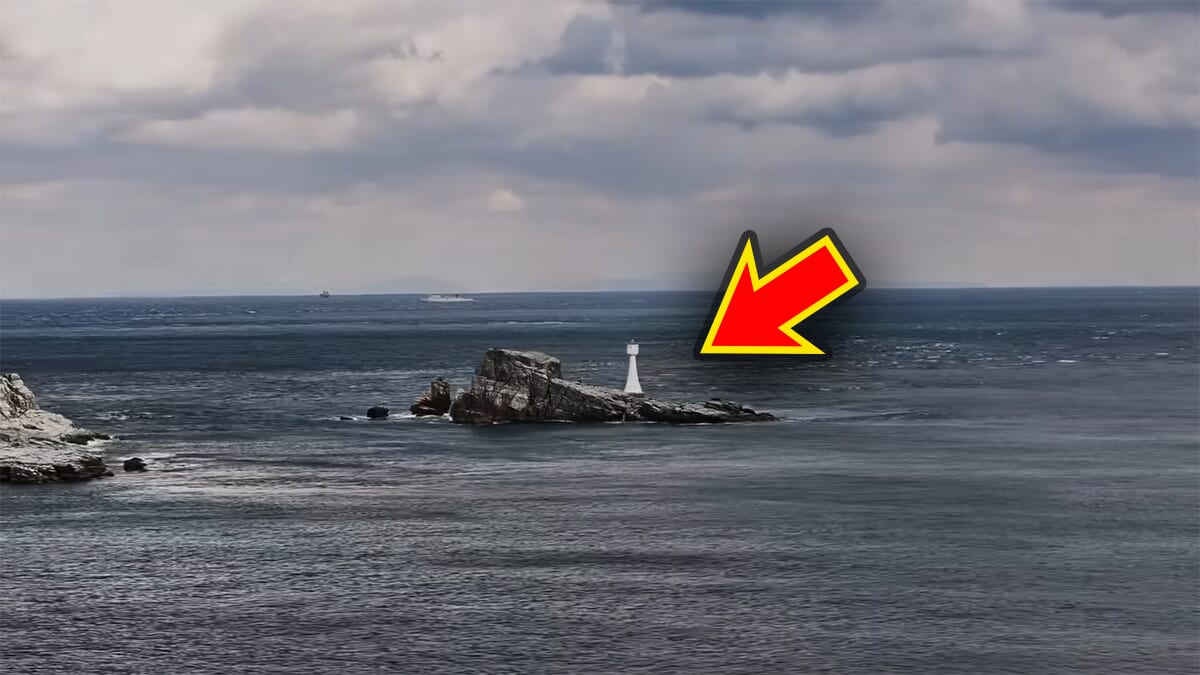 |「キタ!コレ!」“激流に浮かぶ無人島”で狙う『大型魚』を狙った結果…。「水中映像がすごすぎ」「映像美だわ」などの反響多数!