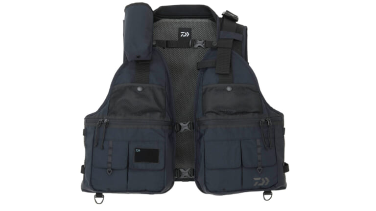 「クマ対策も考慮ってマジか…」DAIWAから登場する“多機能ベスト”。渓流師必見の完成度に。