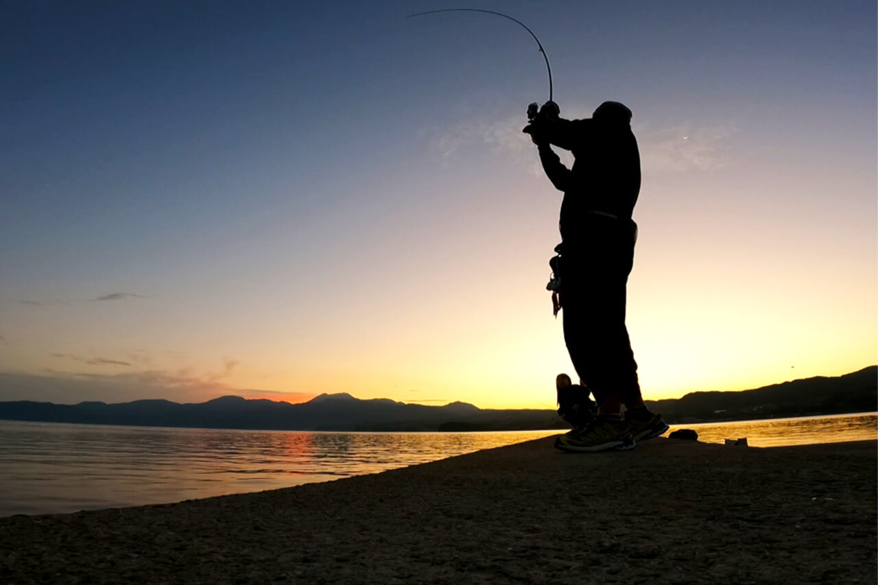 |「ネットにも情報がない」超穴場のエギングスポットで爆釣!? マル秘ポイントも公開しちゃいます…。