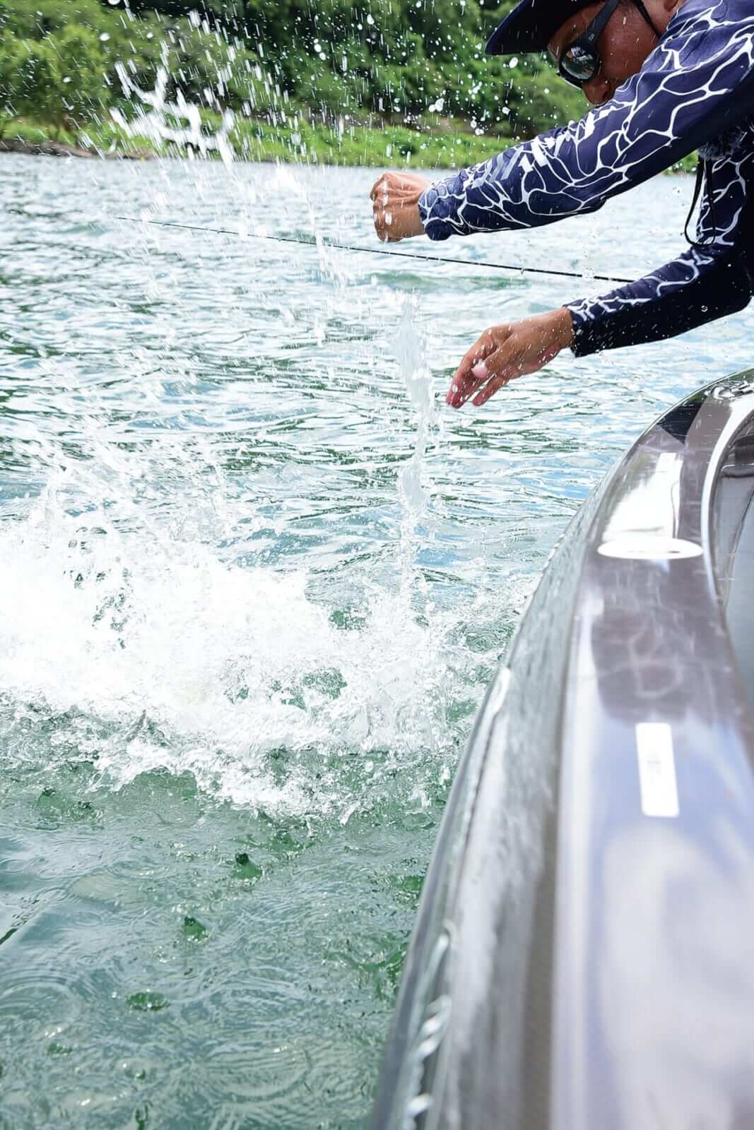 |ブラックレーベル3本で3匹釣る!タフな琵琶湖で大人気ガイドが奮闘!!