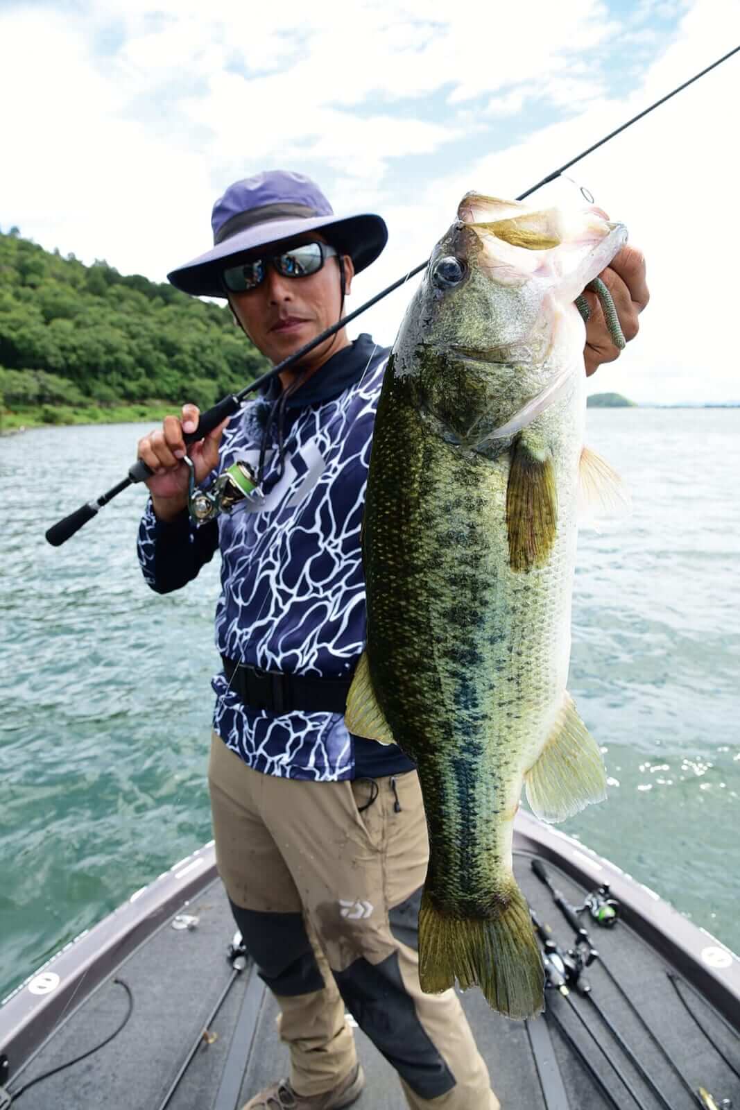 |ブラックレーベル3本で3匹釣る!タフな琵琶湖で大人気ガイドが奮闘!!