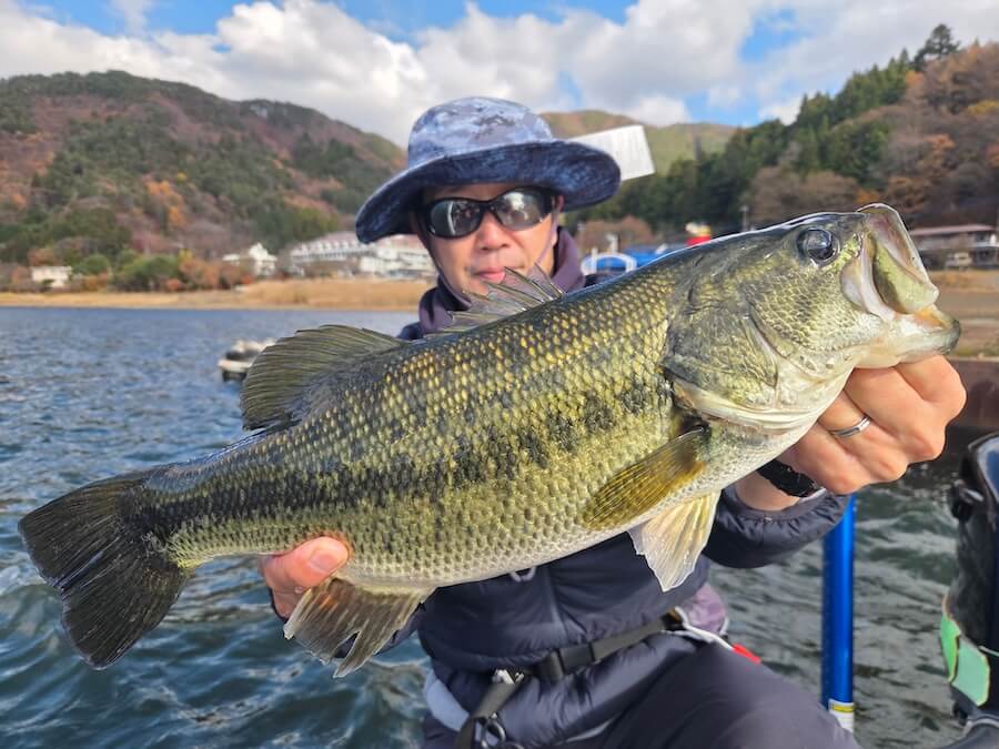 ｜これ大丈夫なんか？「こんな大減水は初めての経験…、岩盤エリアが干上がる可能性も？」ただ、釣果のほうはまずまず。ヒットルアーも公開！