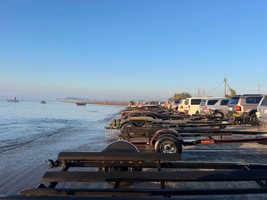 |28艇が出場するペアトーナメント。プラではグッドサイズ!「これがこの時期かなり強くなる釣法です」