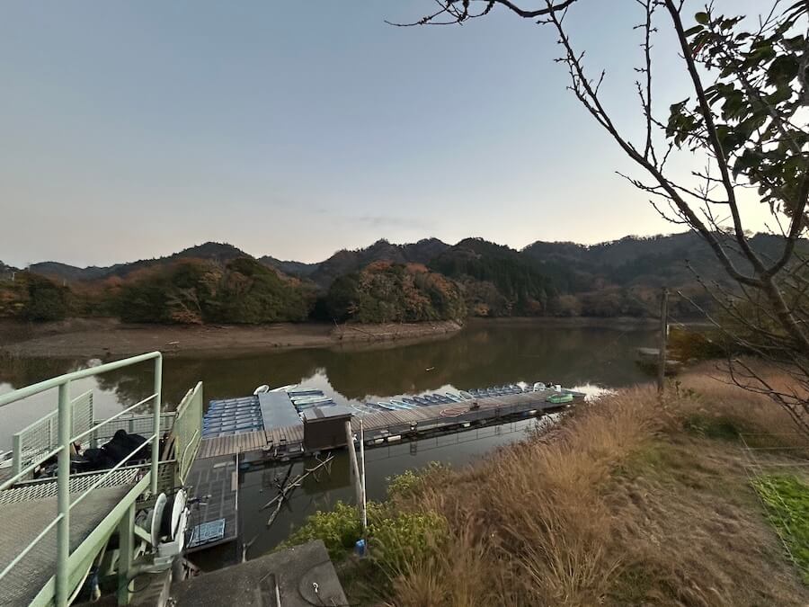 |「なんでこんなに水が綺麗なのか謎」霞ケ浦は絶賛クリアアップ中。超極太な1本を仕留めたルアーは?【週刊・ササカツ無双】