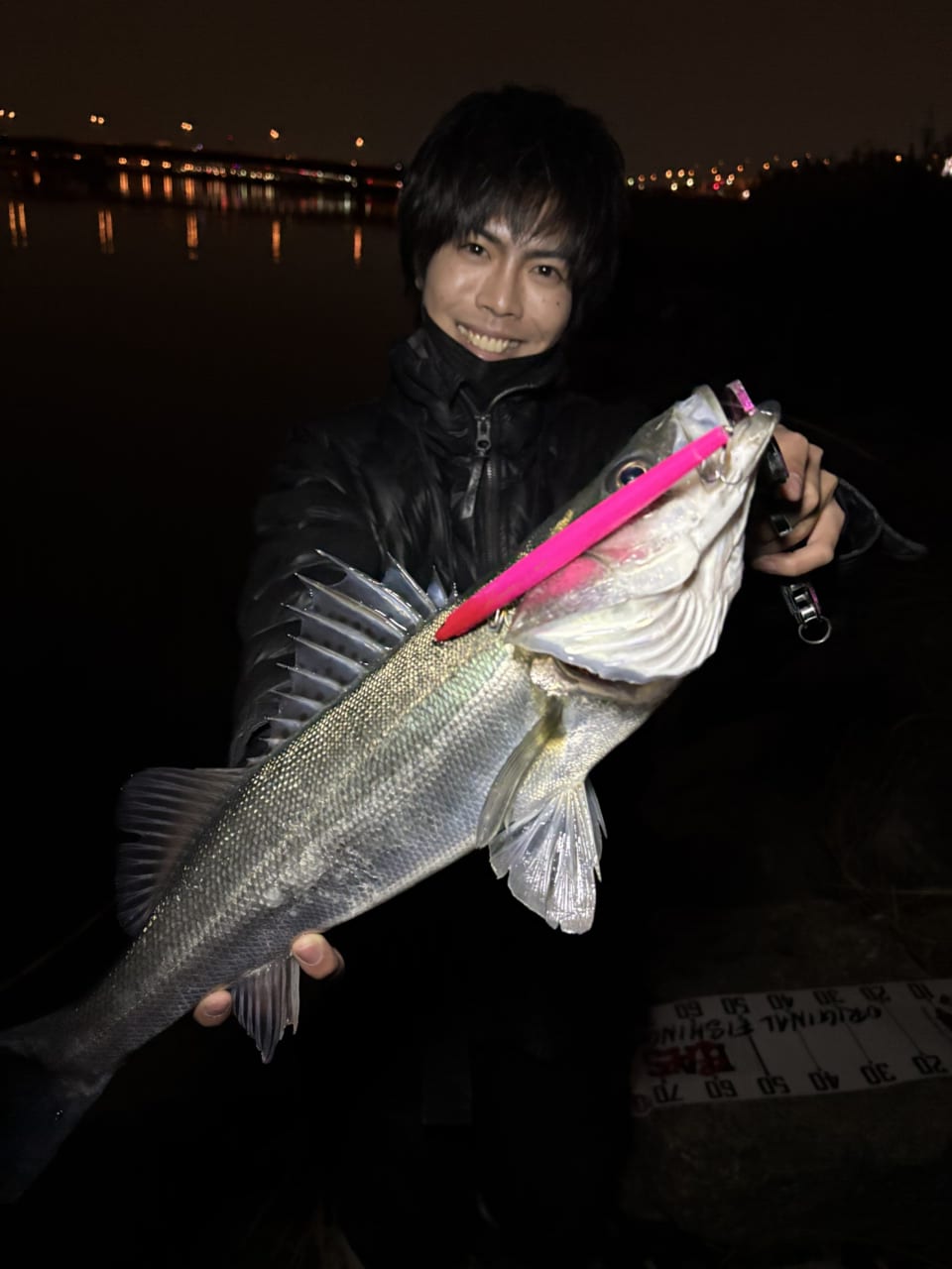 ｜2025年の東京湾を振り返りながらシーズナルパターンを解説。オススメルアーと釣り方は？「大型のシーバスにも出会えました」