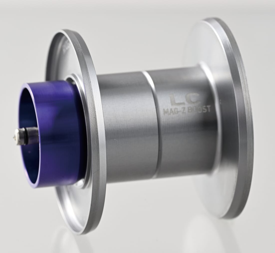 |【8年ぶりモデルチェンジ】やっぱりシルバーがカッコいい!「巻き」の真打”丸形”リール登場!!