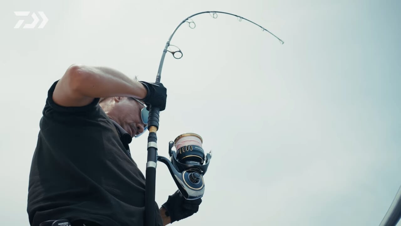 |DAIWAの『最強リール』に待望の30000番追加。巨大クロマグロと真っ向勝負する“衝撃的”なティザーが公開中!