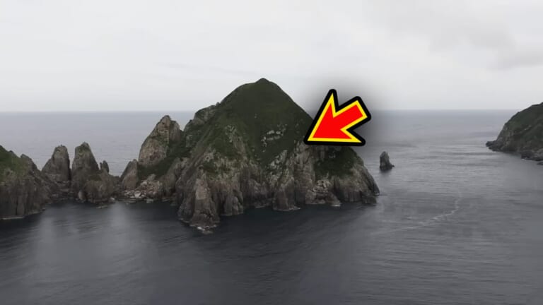 「携帯の電波も入りません」「この島はスゴすぎる」“国内最高峰の離島”で狙う『巨大クエ』。磯の上で泊まり込みで釣りをしたら…。