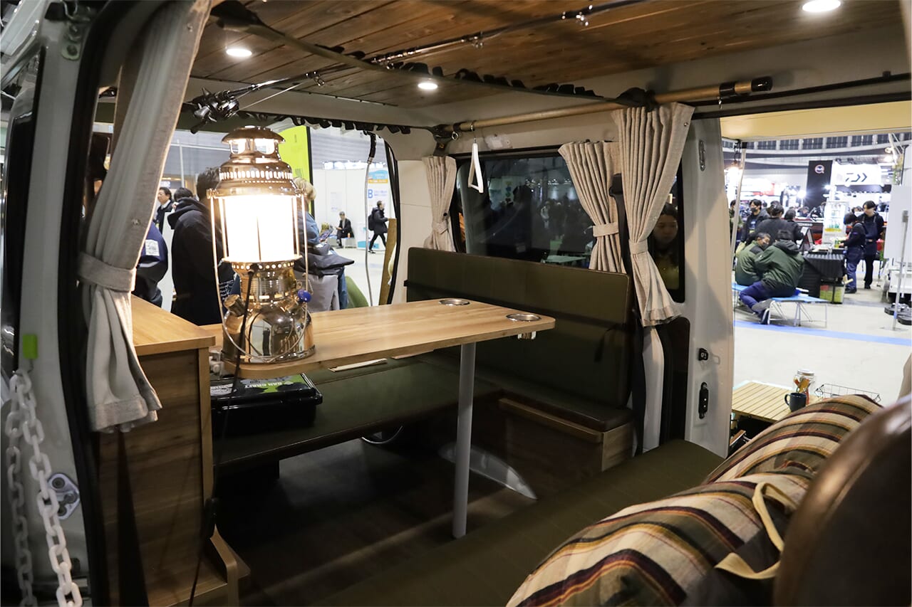 ｜「これは欲しいわ」「もはや家じゃん」“街乗りサイズ”なのに『快適空間』。“住めるレベル”のトヨタ車が登場。