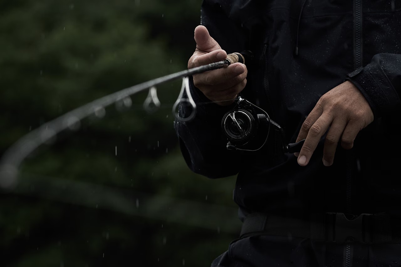 |シマノから「2026年限定生産」の新型リールが登場。防止性能を削ぎ落してまで追求した“究極の巻き感度”を実現。レーシングなスペックに。