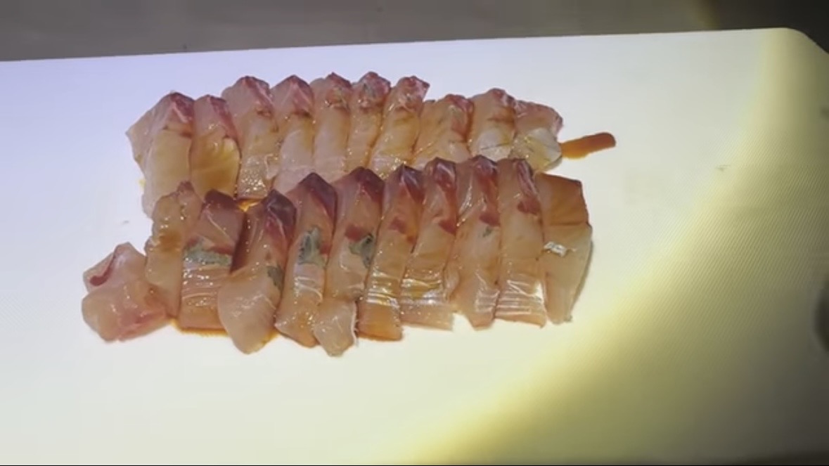 ｜「マジか」「こんなところで…」砂浜で釣れたまさかの“魚”に反響多数。「本当にレアなやつです」