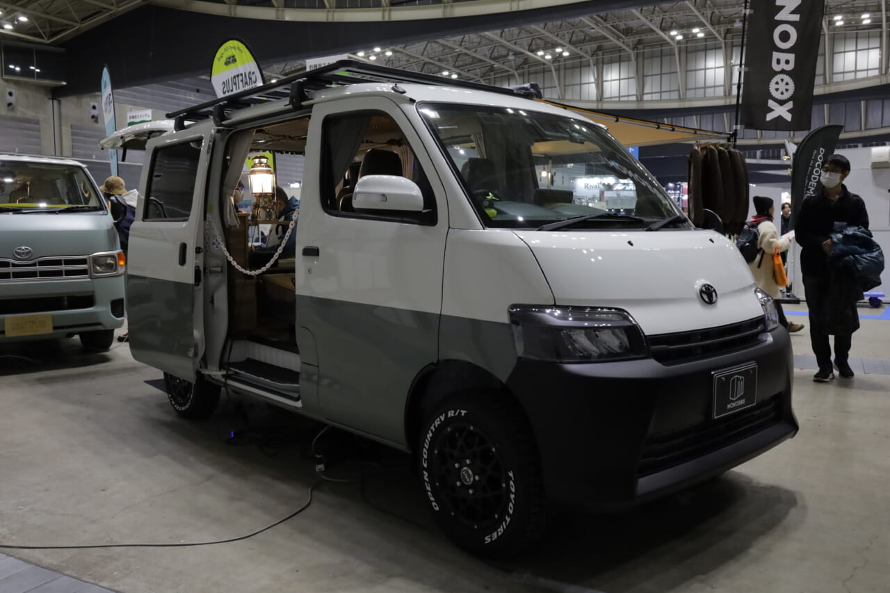 ｜「これは欲しいわ」「もはや家じゃん」“街乗りサイズ”なのに『快適空間』。“住めるレベル”のトヨタ車が登場。